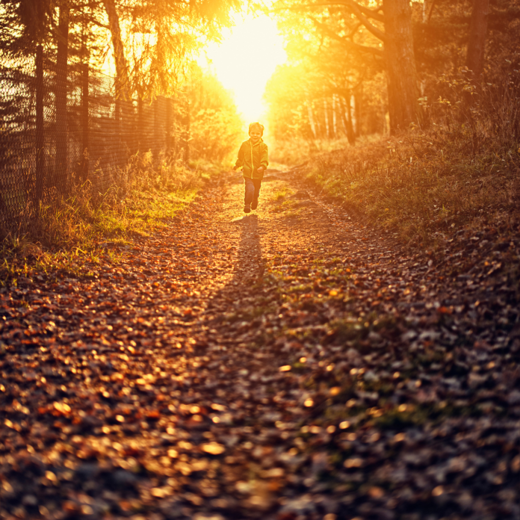 Woman walking in nature in Arizona to connect with self and feel grounded and gain clarity.